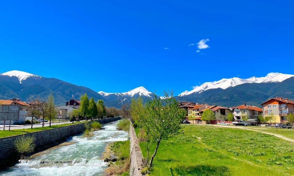 four leaf clover digital nomad community in bansko bulgaria